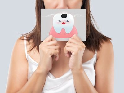 Περιοδοντίτιδα: Παράγοντες που απειλούν τη στοματική υγεία (εικόνες)