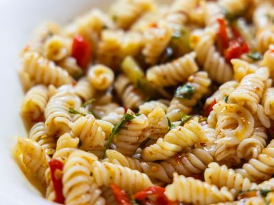 Μαμά και διατροφή: Συνταγές για εύκολες μακαρονοσαλάτες με λίγες θερμίδες