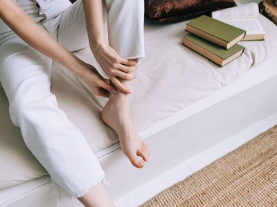 Πρησμένα πόδια μετά τον τοκετό: Τι πρέπει να γνωρίζετε (εικόνες)