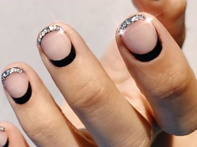 #FrenchMoon: Το εναλλακτικό γαλλικό μανικιούρ που αξίζει να δοκιμάσεις