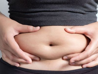 Λίπος στην κοιλιά: 7 τρόποι που θα σας βοηθήσουν να απαλλαγείτε (εικόνες)