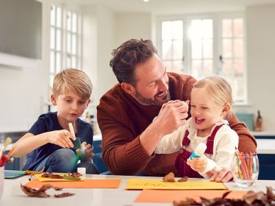Λίστα για δραστηριότητες που μπορούν τα παιδιά να παίξουν μέσα στο σπίτι τις γιορτές