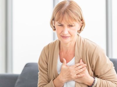 Έμφραγμα χωρίς πόνο στο στήθος: Με ποια άλλα συμπτώματα εκδηλώνεται (εικόνες)