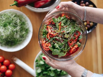 Διατροφή μετά τον τοκετό: Τροφές για να αντιμετωπίσετε τη δυσκοιλιότητα