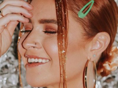 #HairGlitter: Η πινελιά λάμψης που θα απογειώσει το look της Πρωτοχρονιάς