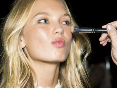 Primer προσώπου: Τι κάνει και πώς θα επιλέξεις το κατάλληλο για τη δική σου επιδερμίδα