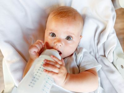 Κάθε πότε και πόσο πρέπει να τρώει το μωρό;