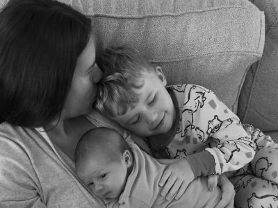 Την πιο όμορφη ανάρτηση για τη μητρότητα την έκανε αυτή η μαμά δύο παιδιών