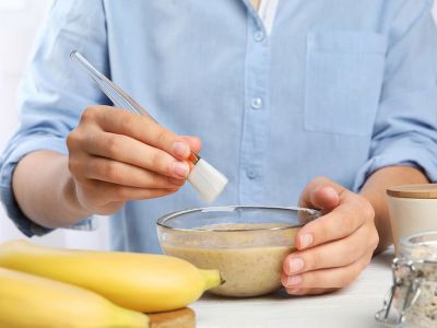 Ομορφιά για μαμάδες: Σπιτική μάσκα με μπανάνα για λαμπερά μαλλιά (vid)