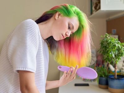 Τι πρέπει να κάνω αν η κόρη μου θέλει να βάψει τα μαλλιά της;