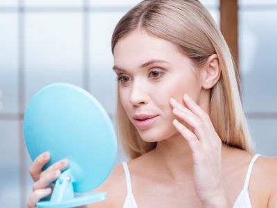 Ζάχαρη, αλκοόλ, γλουτένη, γαλακτοκομικά: Τα σημάδια που αφήνουν στην επιδερμίδα (εικόνες)