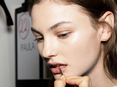 Πώς θα απλώνεις πάντα σωστά το κραγιόν σου - Όλα τα μυστικά