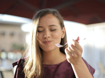 5 τροφές που ενισχύουν τη διάθεση και καταπραΰνουν το στρες