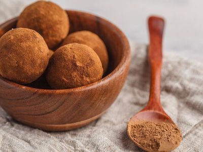 Υγιεινά τρουφάκια με χαρούπι και βρώμη