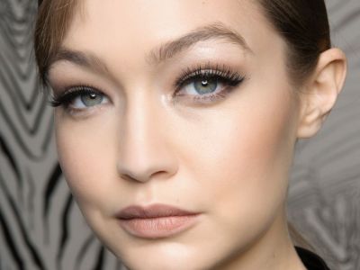 Το τρικ στο μακιγιάζ που φωτίζει το βλέμμα λες και έκανες λίφτινγκ στα μάτια