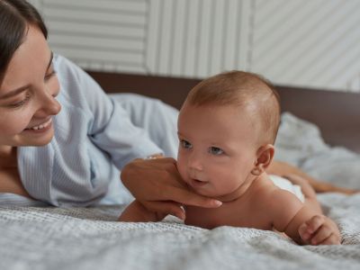 Ανάπτυξη μωρού: Πότε μπορεί να στηρίζει μόνο του το κεφάλι του;