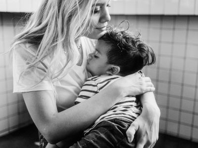 Ποια είναι η επίδραση της αγκαλιάς στα παιδιά;