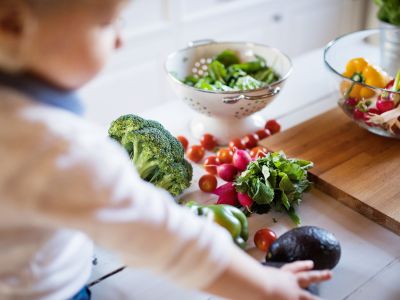 Πέντε θρεπτικά συστατικά που κάνουν καλό στον εγκέφαλο του νηπίου