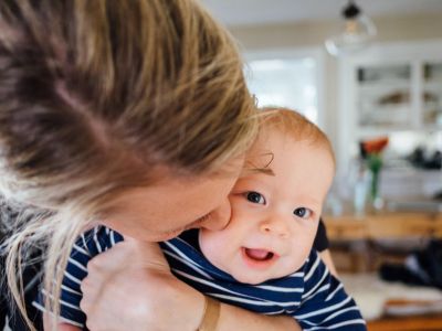 Επιλόχεια τριχόπτωση: Τι είναι, γιατί συμβαίνει, πόσο διαρκεί