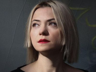 TRES90’s! Όσα είπαμε με τη Δήμητρα Δανίκα και το TRESemmé για την επιστροφή των 90’s στα μαλλιά