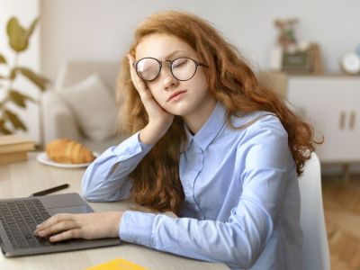 Έρευνα: Οι επιπτώσεις της έλλειψης ύπνου στη διατροφή των εφήβων