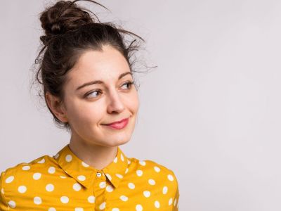 Χτενίσματα για μαμάδες που βιάζονται: Updo και πλεξούδες σε λίγα λεπτά