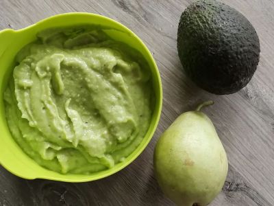 Baby food με αβοκάντο και αχλάδι