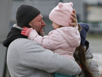 Πώς απαντάμε στις ερωτήσεις των παιδιών για τον πόλεμο ανάλογα την ηλικία τους