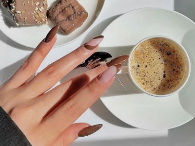 Το coffee μανικιούρ είναι τάση – 10 βερνίκια σε όλες τις αποχρώσεις του καφέ