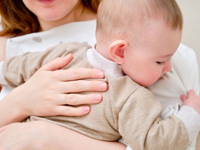 Μέχρι ποια ηλικία πρέπει να ρεύεται το μωρό;