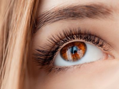 Ομορφιά για μαμάδες: Tips για να αποκτήσετε πιο μακριές και υγιείς βλεφαρίδες