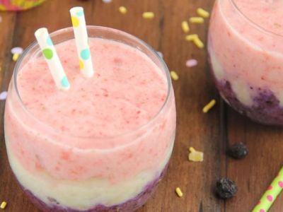 Πασχαλινό τρίχρωμο smoothie για παιδιά με τρία διαφορετικά φρούτα