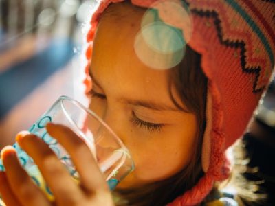 Το παιδί σας αρνείται να πιει νερό; Σας έχουμε τις λύσεις!