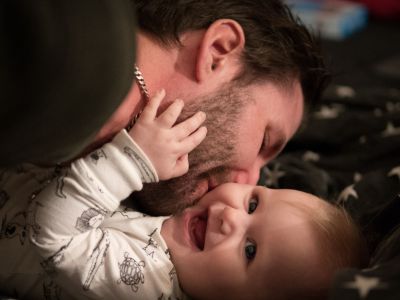 Αυτοί οι μπαμπάδες το "τερμάτισαν" - Οι πιο αστείες στιγμές μπαμπάδων και μωρών (vid)