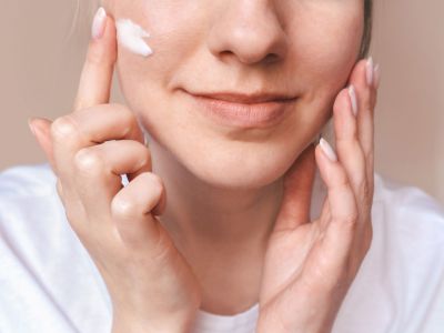 Ομορφιά για μαμάδες: Σπιτική κρέμα προσώπου για επαρκή ενυδάτωση την άνοιξη