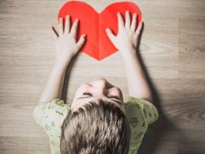 Αυτισμός: Ποιος είναι ο ρόλος του σχολείου και της οικογένειας