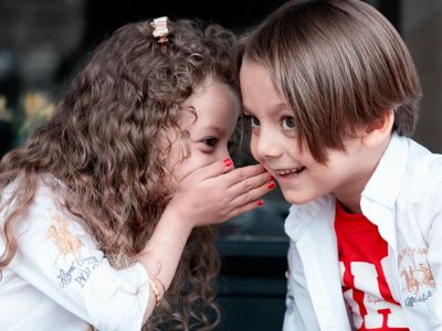 Πρέπει να είμαστε απόλυτα ειλικρινείς με τα παιδιά μας;