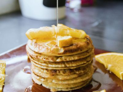 Pancakes για πρωϊνό του Σαββατοκύριακου με λεμόνι και sauce φράουλας;