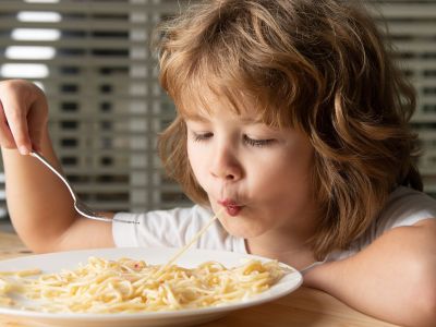 Τι να κάνετε εάν το παιδί σας θέλει να τρώει μόνο ζυμαρικά