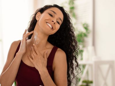 Ομορφιά για μαμάδες: Τρεις σπιτικές μάσκες για την περιποίηση του λαιμού