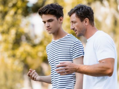 Παιδιά στην εφηβεία:  Οι δύσκολες συζητήσεις με τους γονείς