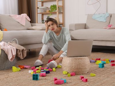 Οι μαμάδες που μένουν στο σπίτι δεν είναι υπηρέτριες