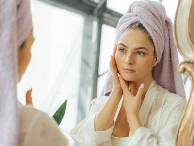 3 λόγοι που το καλοκαίρι δεν εμφανίζεις συχνά σπυράκια