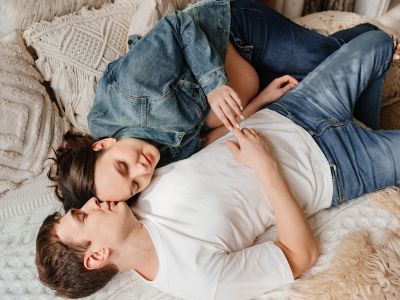 Τι νιώθει ένας άντρας κοιτάζοντας την κοιλιά της εγκυμονούσας συζύγου του