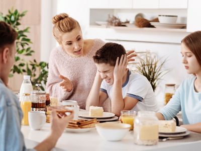 Γιατί οι φωνές στα παιδιά δεν βοηθούν