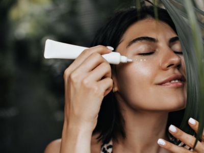 Ξέχασε για λίγο το make up – 10 αντηλιακά με χρώμα είναι η λύση για το καλοκαίρι