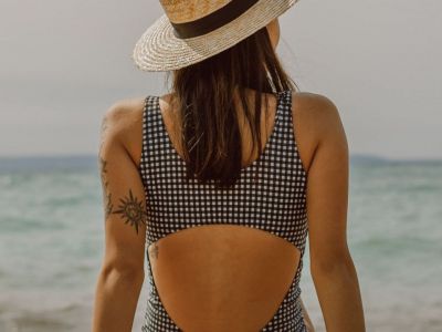 Μάσκα με γιαούρτι για να ανακουφιστείς αν κάηκες στην πλάτη από τον ήλιο