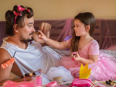 Ναι, οι μπαμπάδες μπορούν να προσθέσουν λίγη μαγεία στην καθημερινότητα των παιδιών