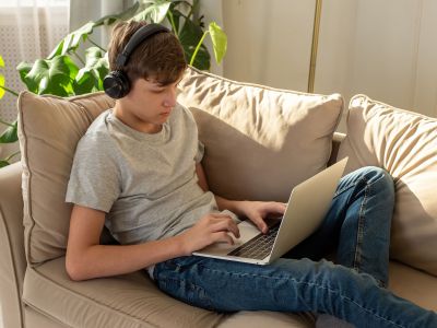 Έρευνα: Γιατί οι έφηβοι σταματούν να ακούν τους γονείς τους