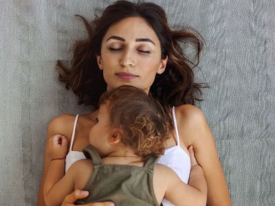 Πώς οι μύθοι της μητρότητας επηρέασαν τον αγώνα μου με την επιλόχεια κατάθλιψη και το άγχος